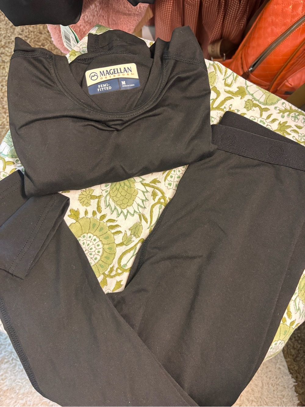 Youth Medium Magellan Outdoors Semi-Fitted Thermal Top & Bottoms Set